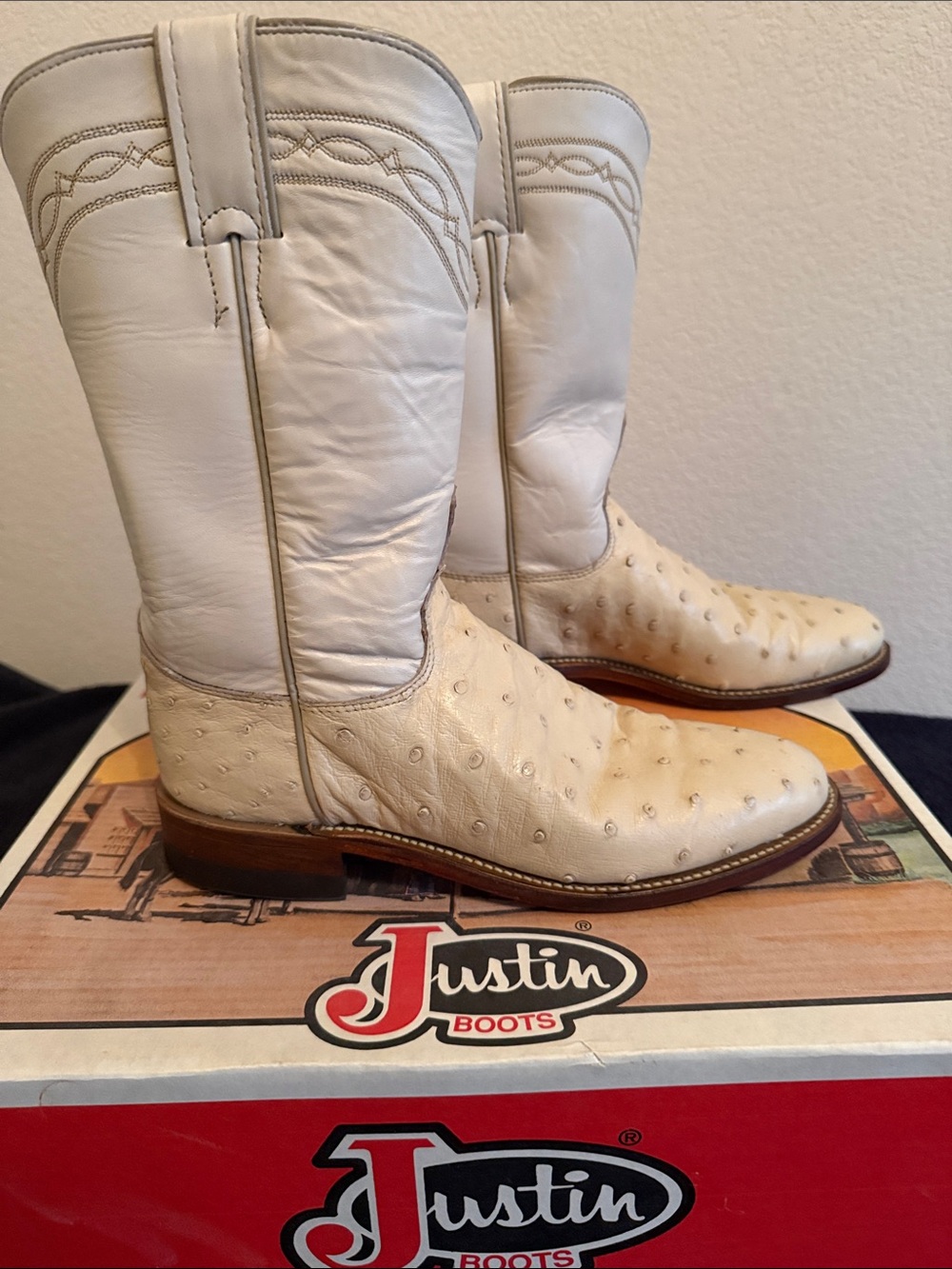 Women’s Vintage Justin Full Quill Western Boots